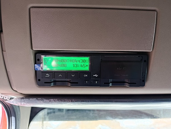 Установка тахографов ATOL Drive Smart и абонентских терминалов УМКа 310 на HOWO